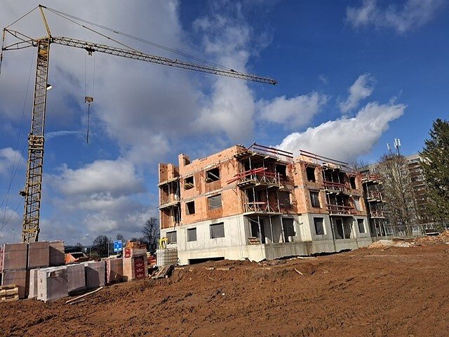 HRUBÁ STAVBA V PLNÉM PROUDU