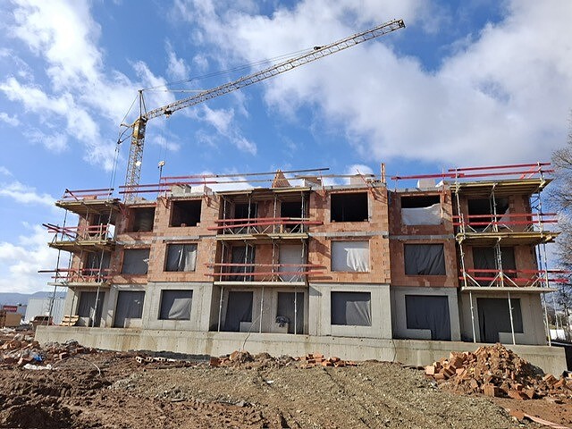 HRUBÁ STAVBA V PLNÉM PROUDU